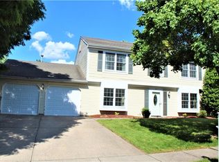 33 Firethorn Dr, Edison, NJ