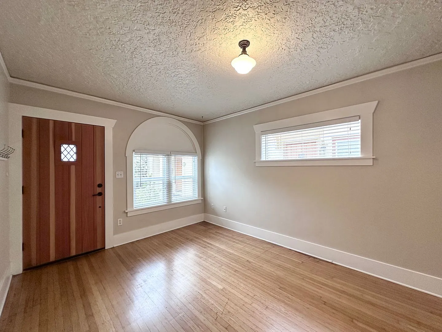 Beautiful Vintage 1 BR in Kerns Neighborhood! — Photo 2