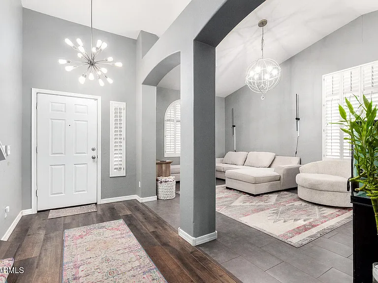 5257 W Belmont Ave — Photo 3