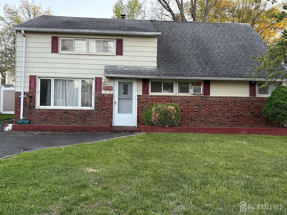 1087 Woodruff St