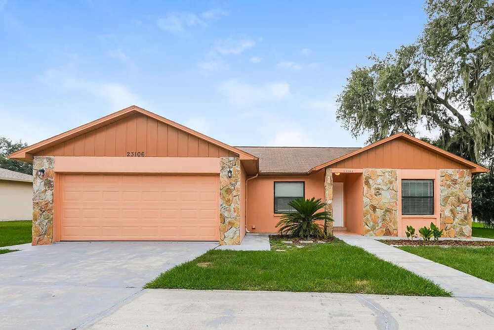 3 bed, 2.0 bath, 1423 sqft, $1,840 — Photo 1