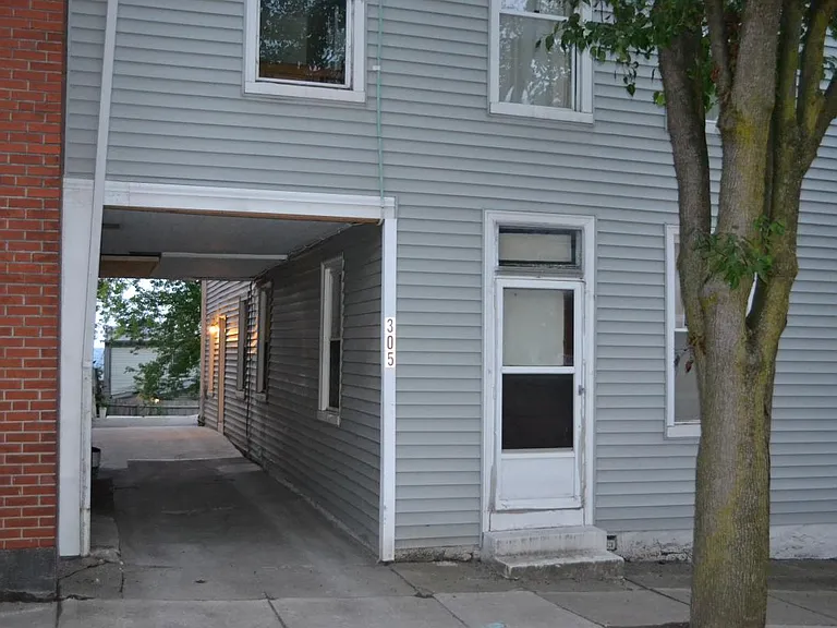 305 Emming St — Photo 3