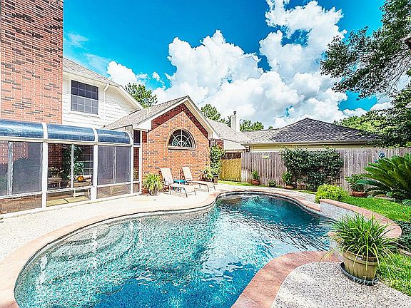 3rd image of 2019 Garden Terrace Dr