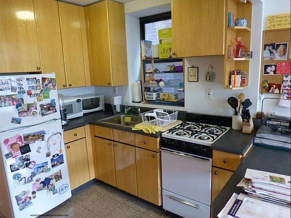 2nd image of 536 W 50th St #5B