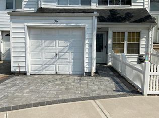 36 Chestnut Cir, Staten Island, NY 10312