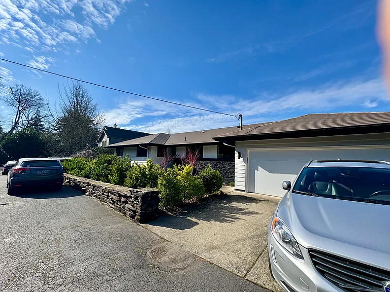 6343 SE Thorburn St — Photo 2