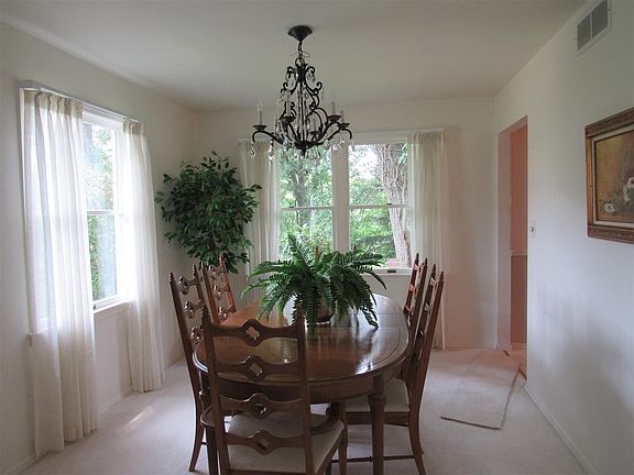 4th image of 53153 Berwick Dr
