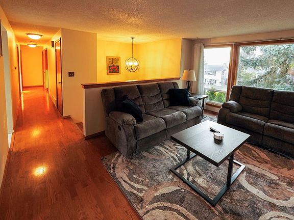 3rd image of 611 N 18th Pl