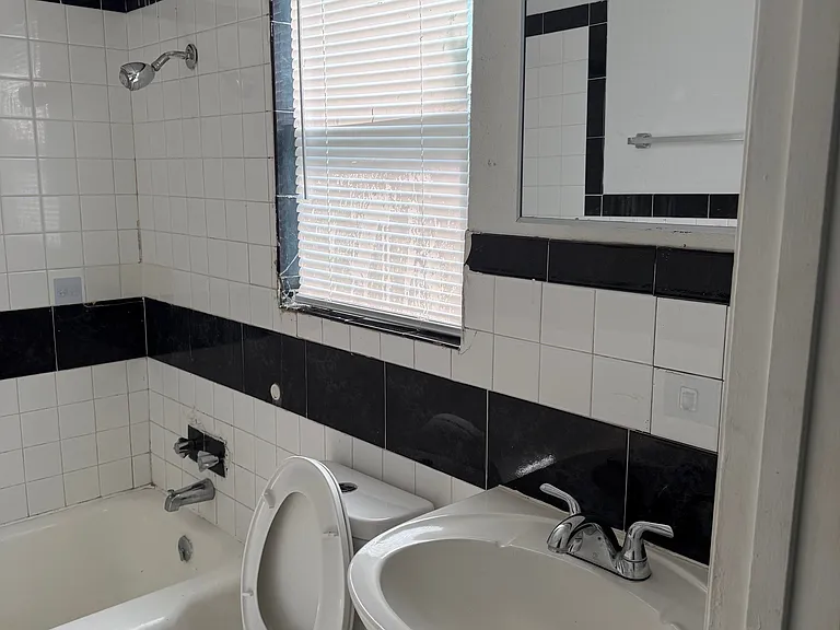 101 S Howard St #14 — Photo 6