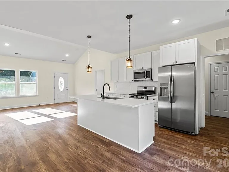 5328 Oaktree Dr — Photo 2