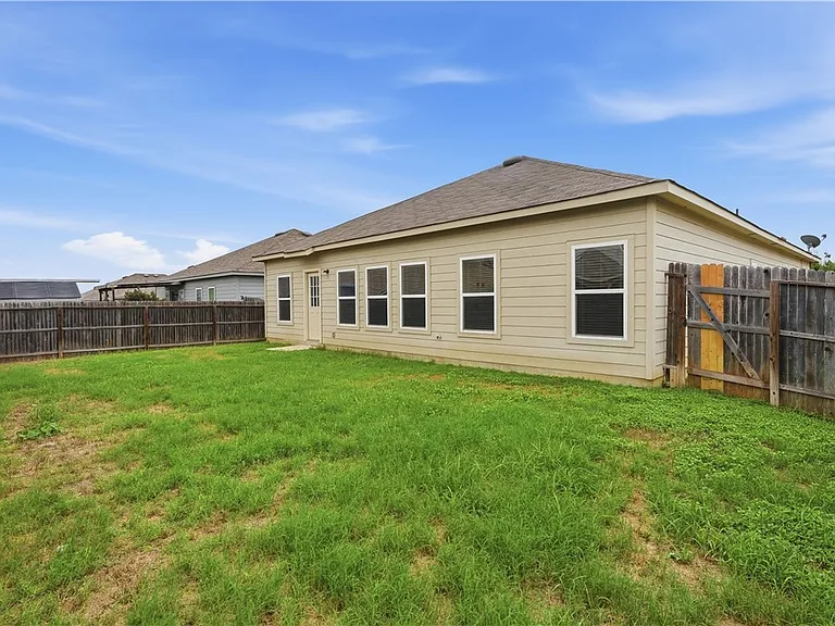 140 Fabarm Ln — Photo 25