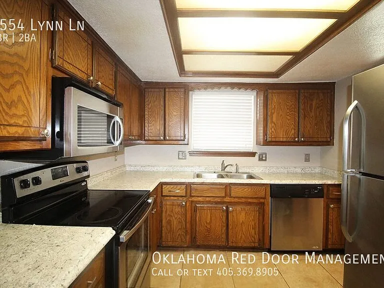 2554 Lynn Ln — Photo 3