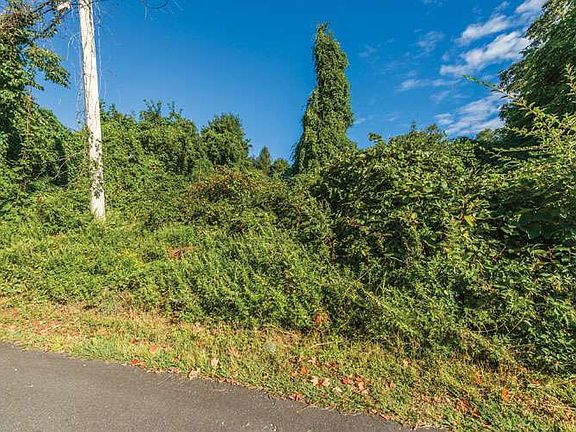 3rd image of 17 Hilo Dr