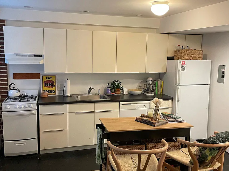982 N Highland Ave NE #2 — Photo 4