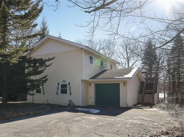 6031 Boardwalk Dr, Tobyhanna, PA 18466