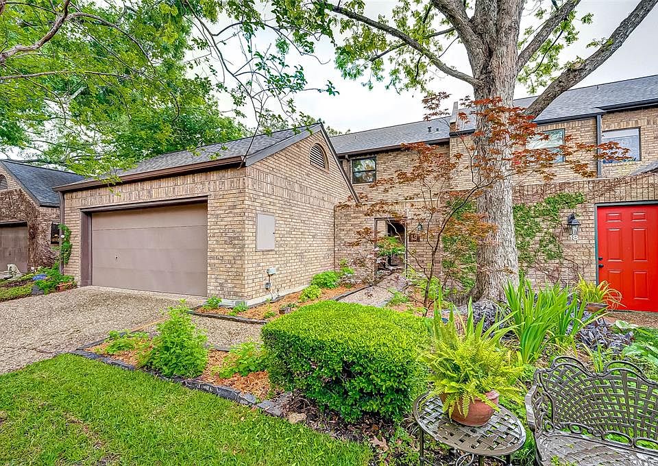 1st image of 19 Town Oaks Pl
