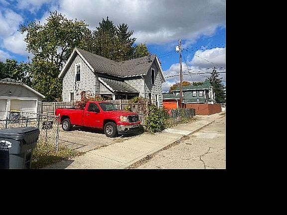 5th image of 521 Chase St