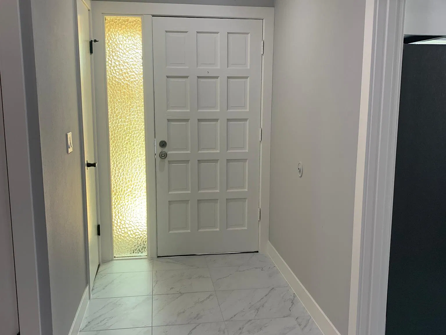 755 W Valley Dr — Photo 3