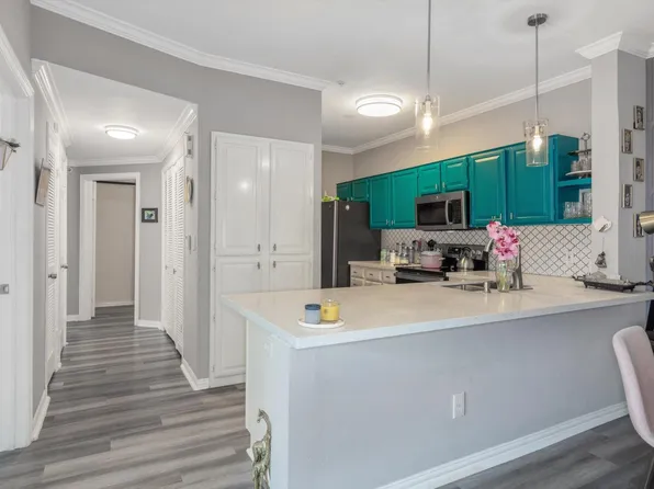 2111 Welch St APT B201, Houston, TX 77019