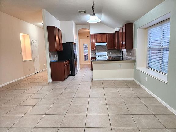 4th image of 8406 Taraglen Ct