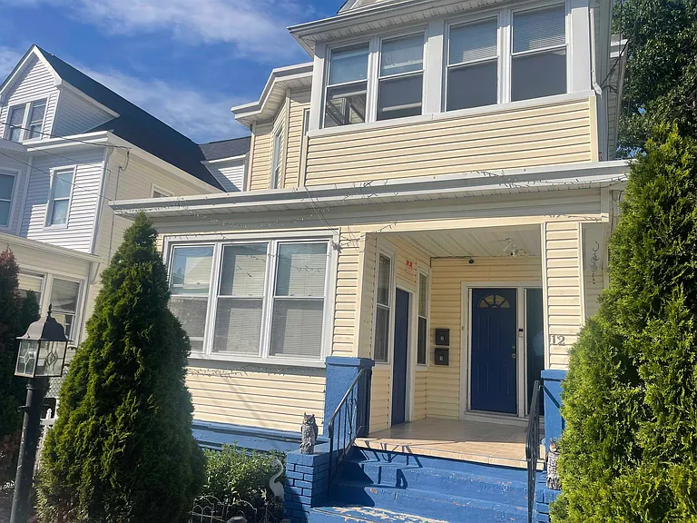 12 Rutgers Pl — Photo 2