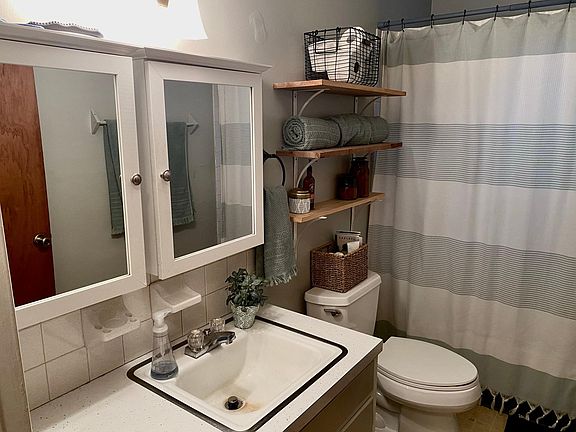 3rd image of 504 Moorland Dr