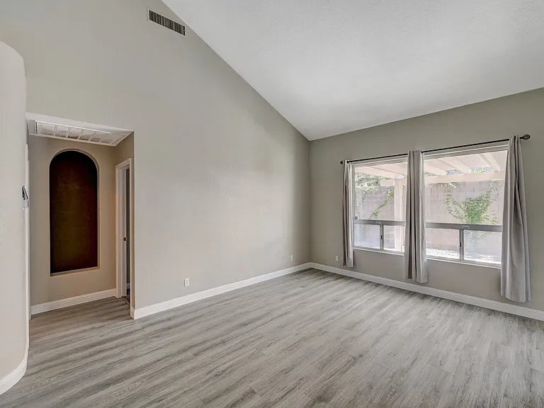 9421 Valley Hills Ave — Photo 6