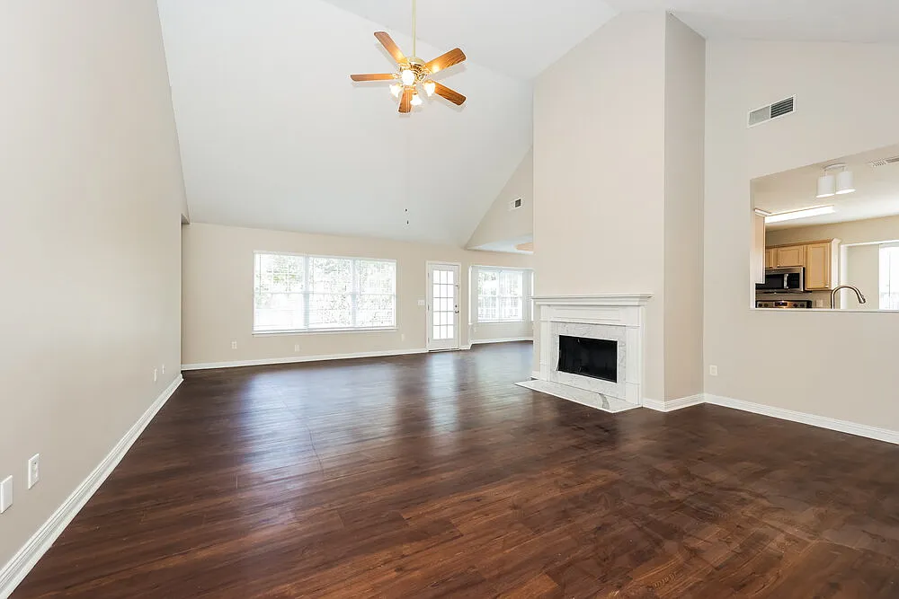 4 bed, 2.0 bath, 2250 sqft, $2,165 — Photo 3