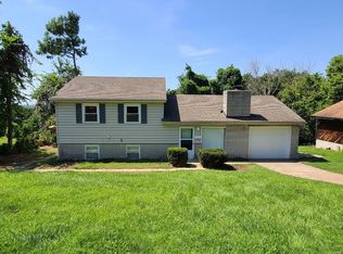 1525 Bluff Dr, Florissant, MO
