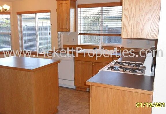 3rd image of 19781 Garnet Ct NE