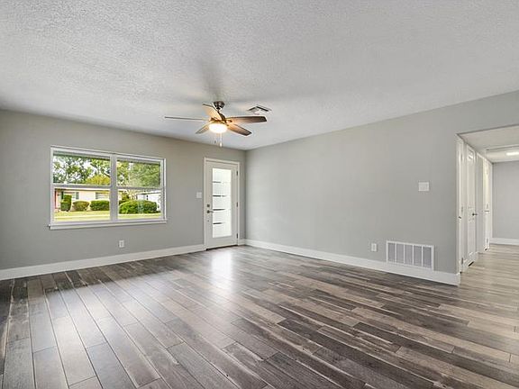3rd image of 3018 Clemwood St