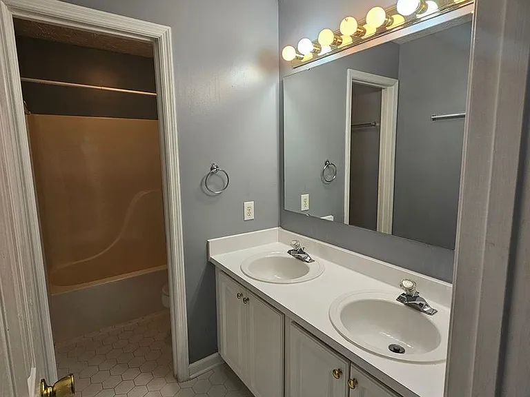 409 Shamus Ct — Photo 21