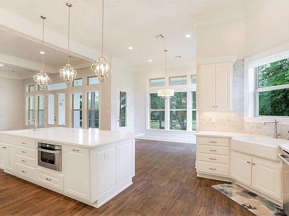 4th image of 912 Great Southern Dr