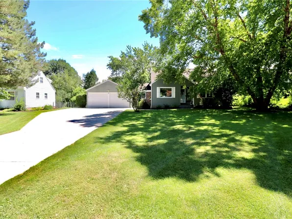15 Iva Mae Dr, North Chili, NY 14514
