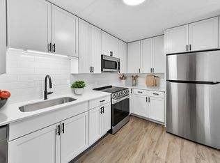 1770 1st St APT 701, Highland Park, IL 60035