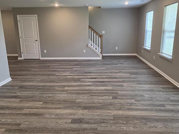 4th image of 108 Tyler Way
