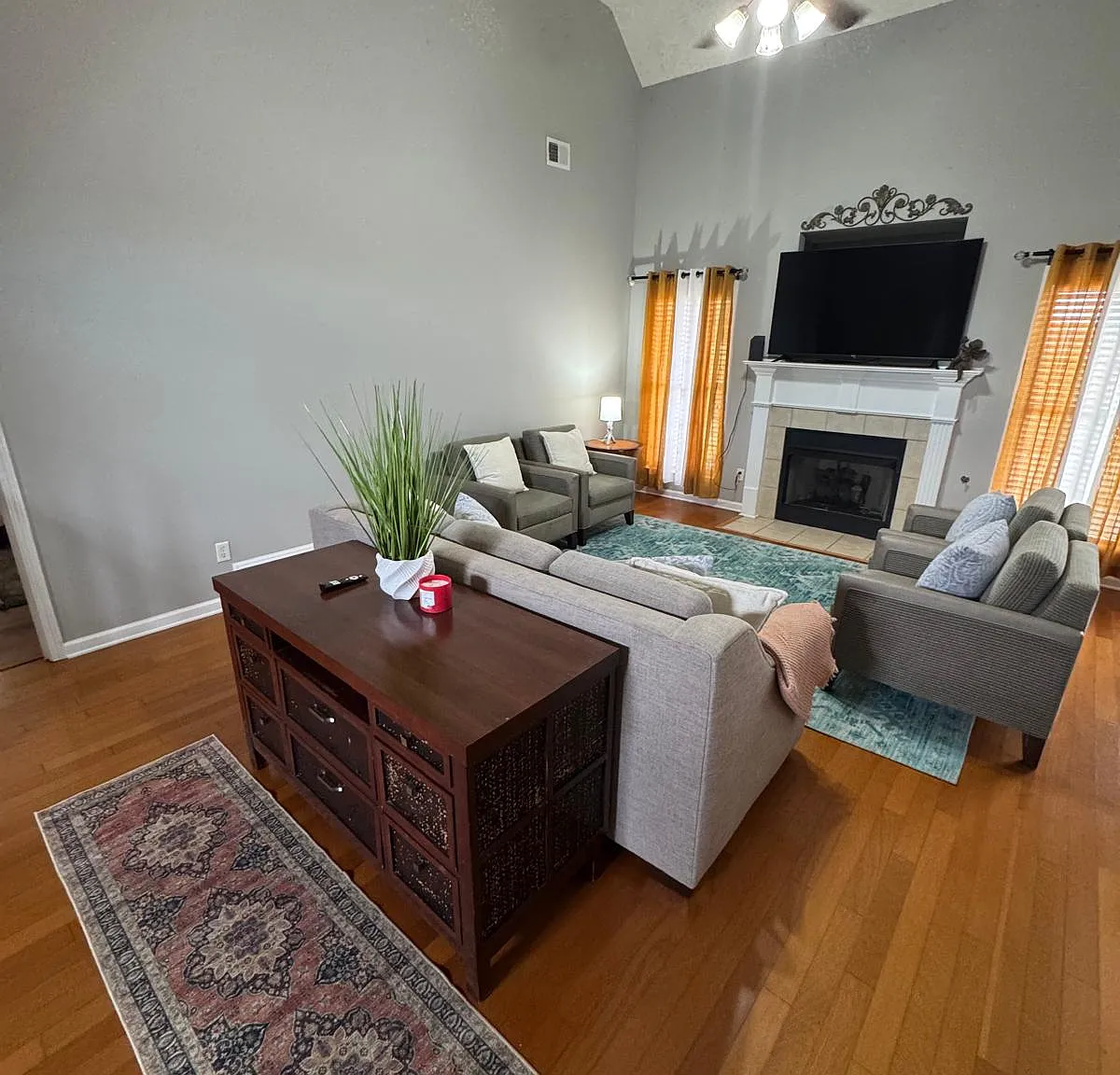 5 bed, 1901 sqft, $8,495 — Photo 1