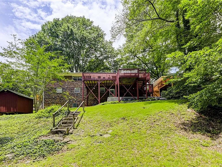 2423 Woodacres Rd NE — Photo 39