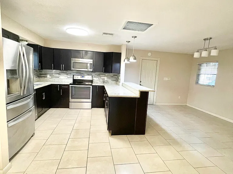 3025 Briarwood Ln — Photo 13