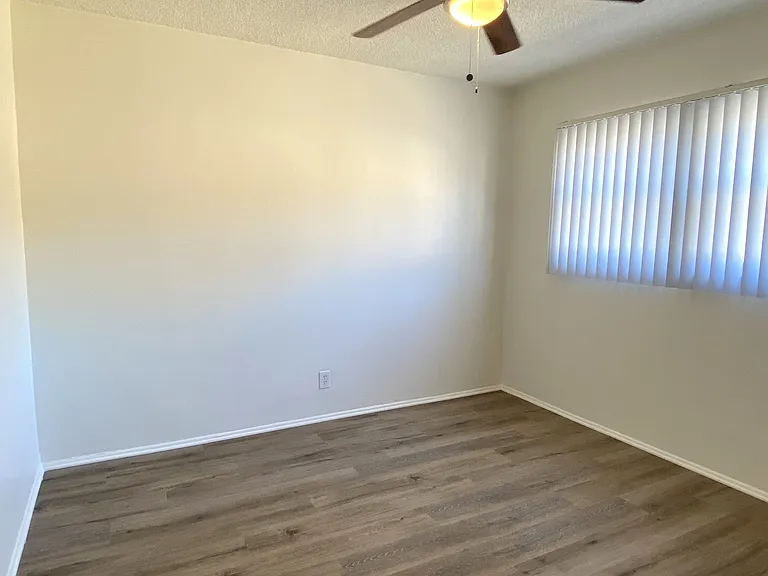 Grismer Cove Apartments — Photo 8