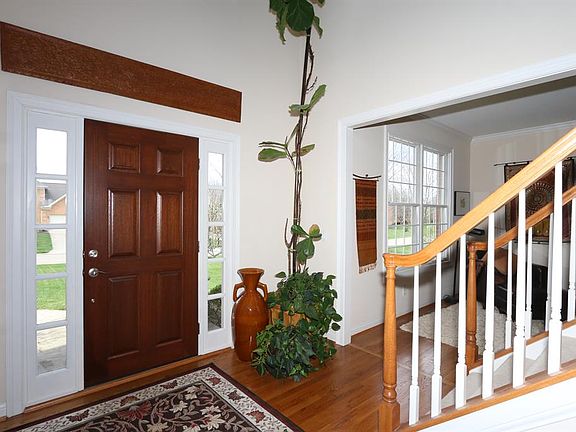 3rd image of 823 Miamiridge Dr