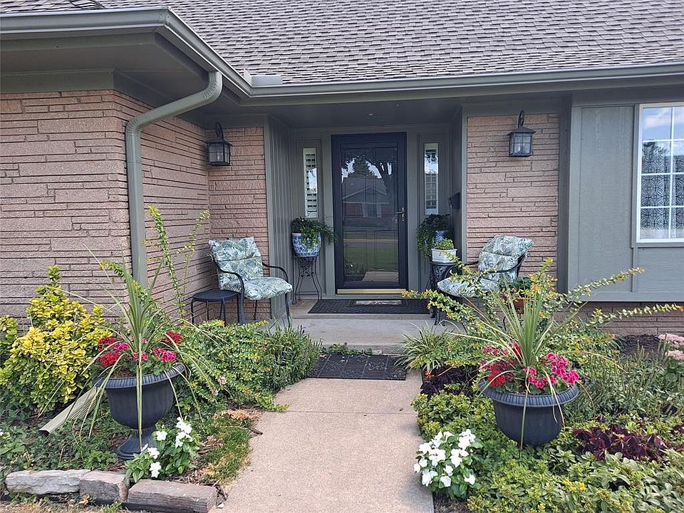 1st image of 2932 Drakestone Ave