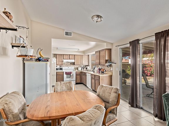 5th image of 1138 E AVENIDA GRANDE --