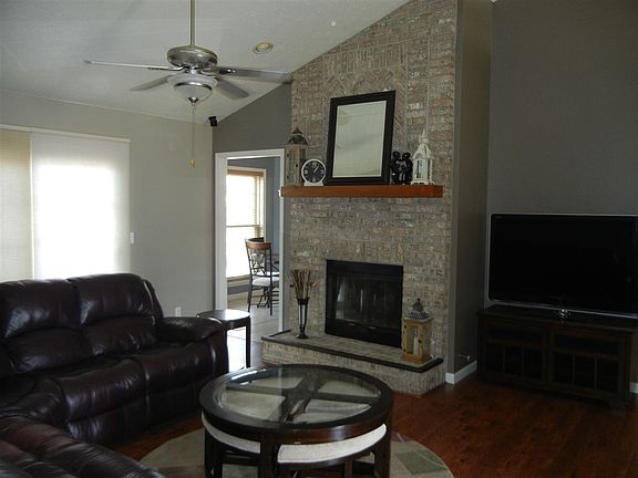 3rd image of 1321 Fairfax Dr