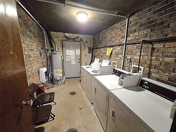 5th image of 415 N Harmon Ave