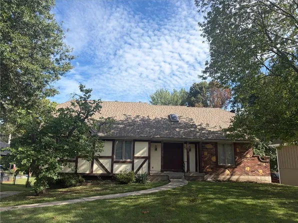 605 SE Brentwood Dr, Lees Summit, MO 64063