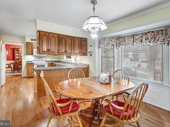5th image of 6211 Guilford Dr