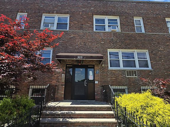 5th image of 323 Sanford Ave APT 1A