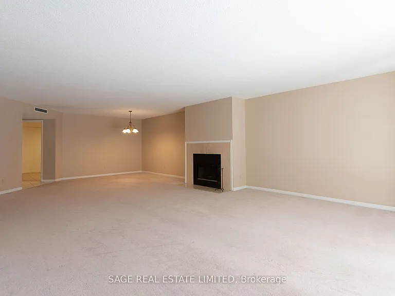 25 George St S #302 — Photo 16