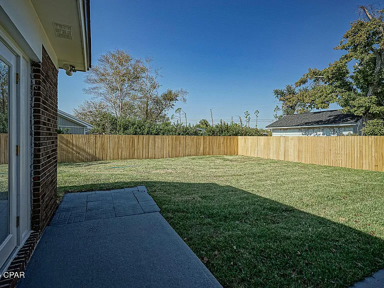 410 S Star Ave — Photo 32